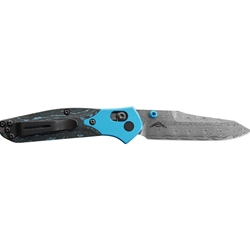 benchmade-gold-class-mini-osborne-folding-knife-2-92-reverse-tanto-damasteel-polished-blade-carbon-fiber-handle-black-blue-945-221||